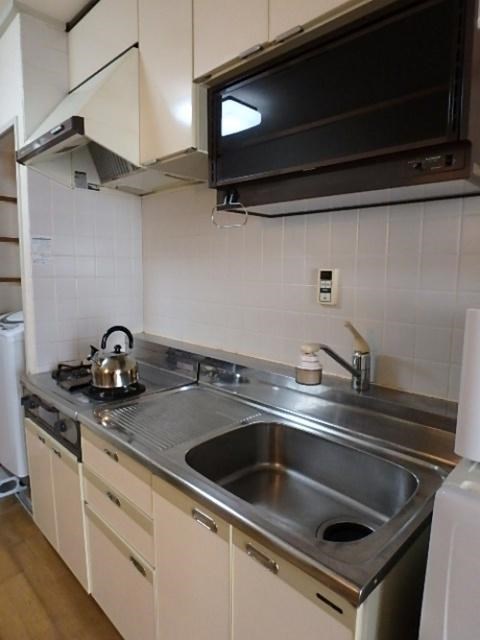 キッチン　家具家電一式付き、仲介手数料半月分