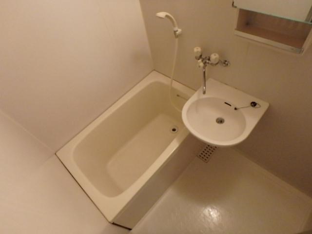 バス・シャワールーム　家具家電一式付き、仲介手数料半月分