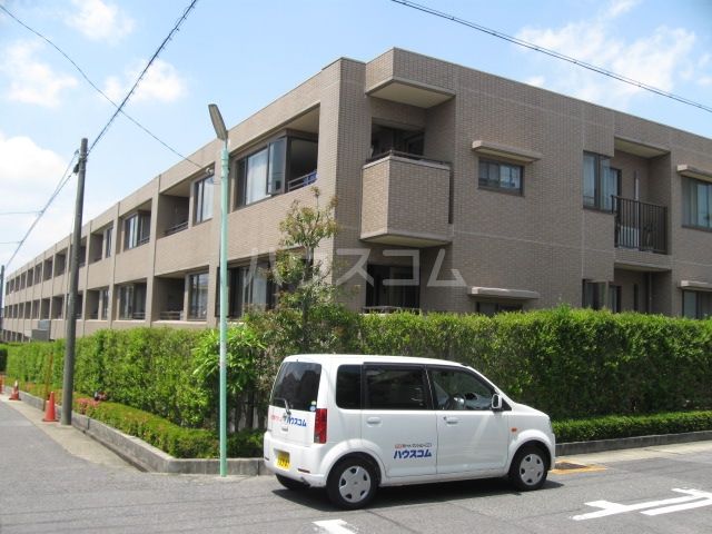 名古屋市千種区鹿子町のマンションの建物外観