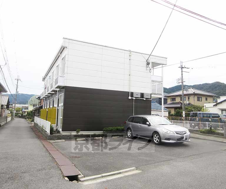 大津市桜野町のアパートの建物外観