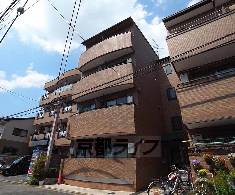 京都市中京区壬生東淵田町のマンションの建物外観