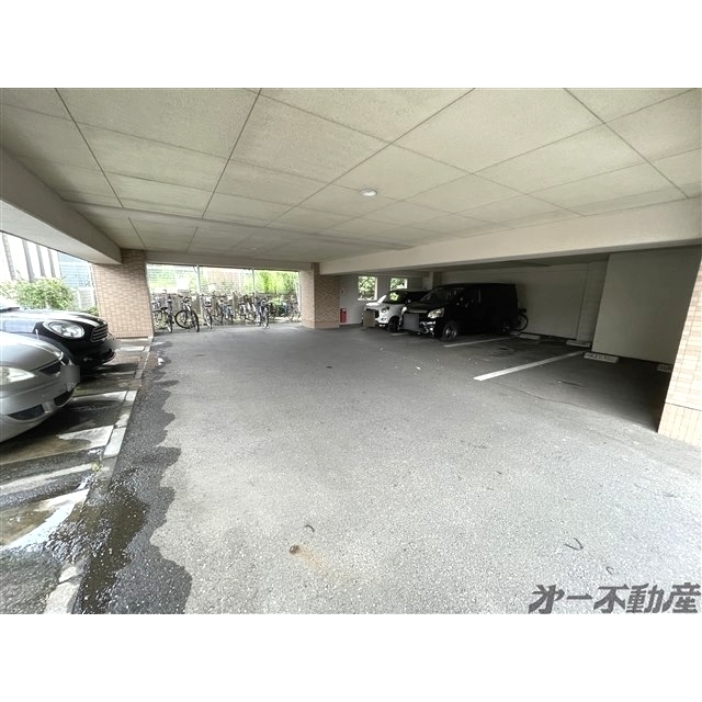 駐車場　駐車場