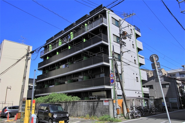 松山市木屋町のマンションの建物外観