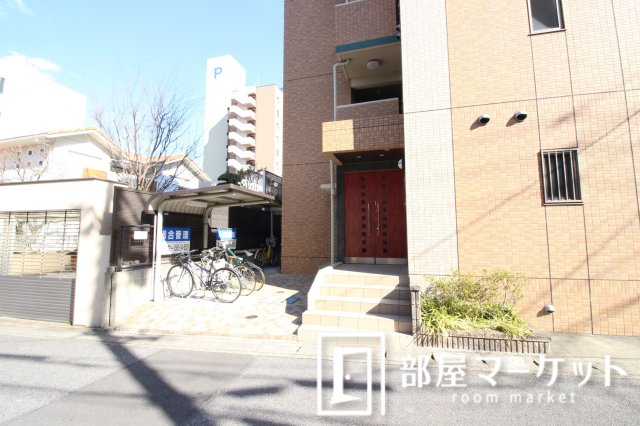 【豊田市山之手のマンションのエントランス】