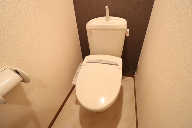 トイレ　温水洗浄便座