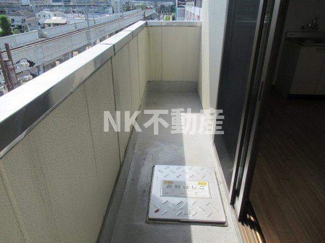 バルコニー　暖かな日差しのふりそそぐバルコニー