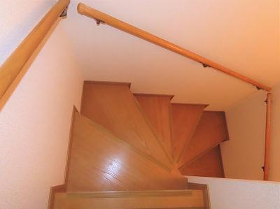 その他　メゾネットタイプのお部屋で室内に階段があります