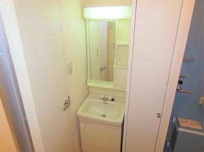 洗面設備　使いやすい独立洗面台です