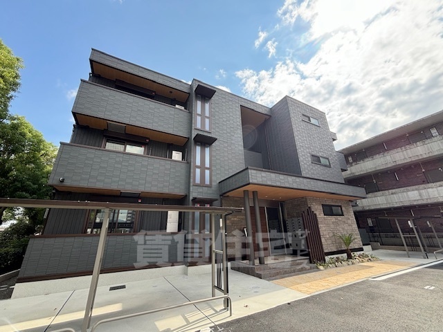 【大津市本堅田のアパートの建物外観】