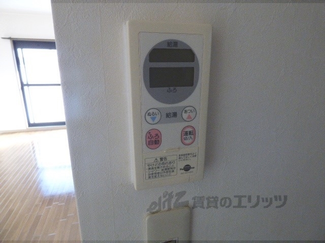 その他設備　給湯器リモコン