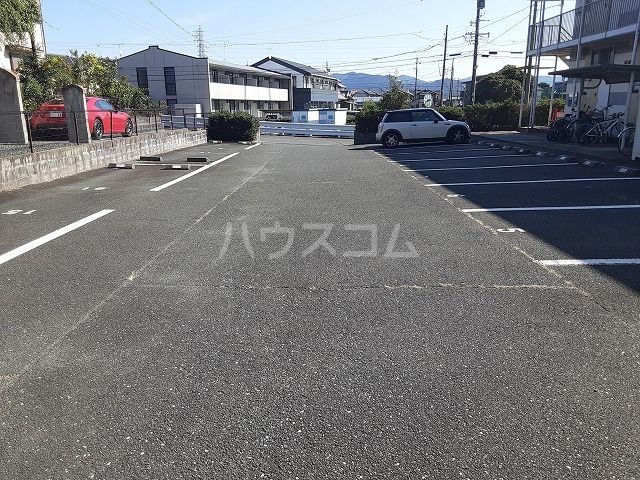 【ブレジオ谷川の駐車場】