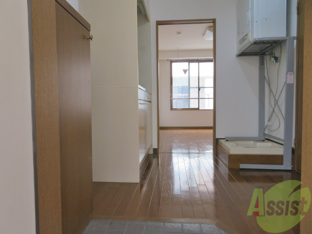 玄関　玄関の外から部屋の中を撮影してみましたー。