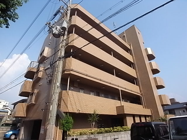 【芦屋市呉川町のマンションの建物外観】