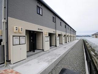 玄関　備品や設備仕様は号室等により異なります現地をご確認下さい。