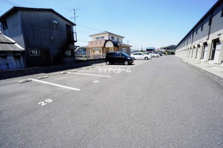 駐車場　駐車場