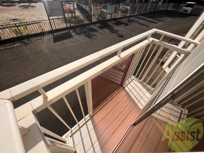 バルコニー　バルコニ*付きなので晴れた日は洗濯物が干せそうです。