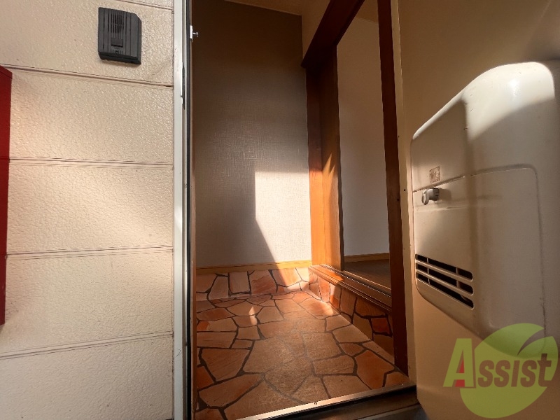 玄関　玄関からの様子。毎日の出入りはこちらから。