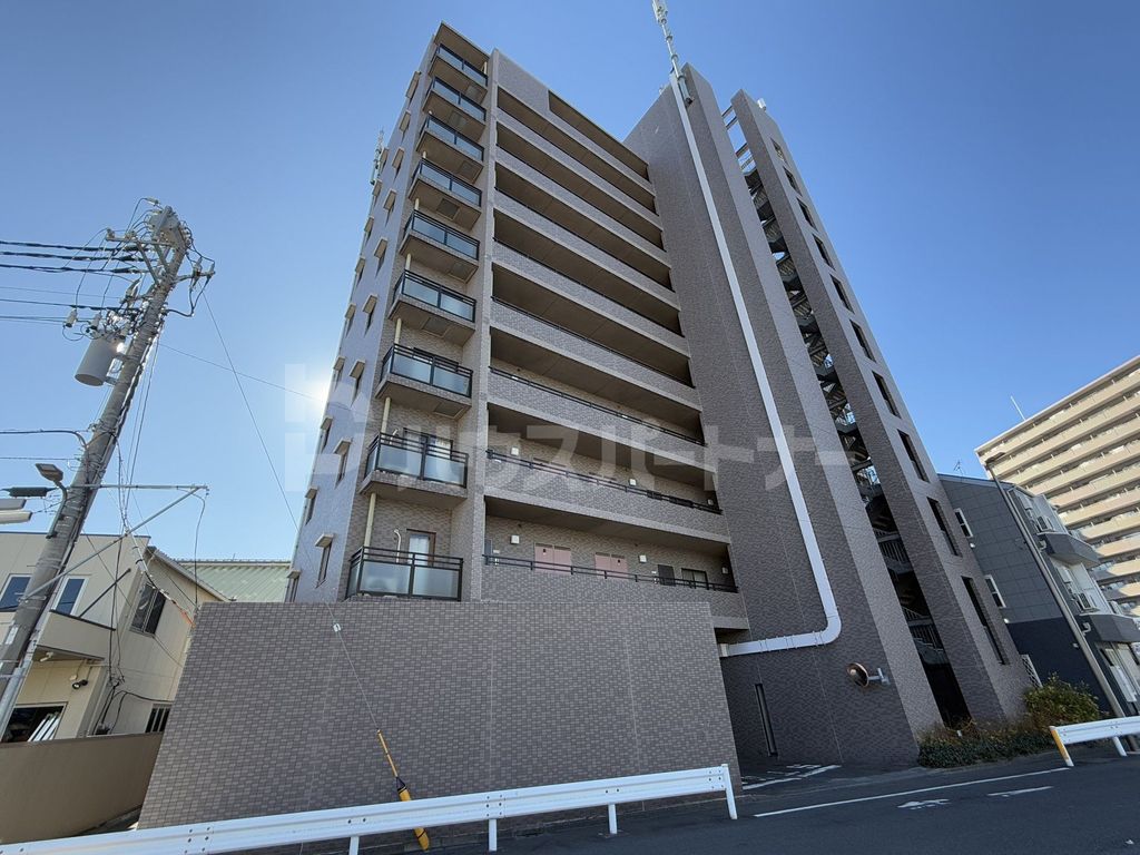 【江東区亀戸のマンションの建物外観】