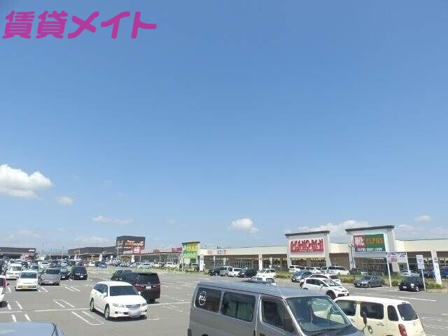 【鈴鹿市道伯町のアパートのショッピングセンター】