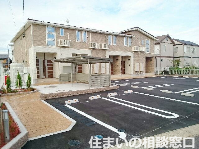 【碧南市岬町のアパートの建物外観】
