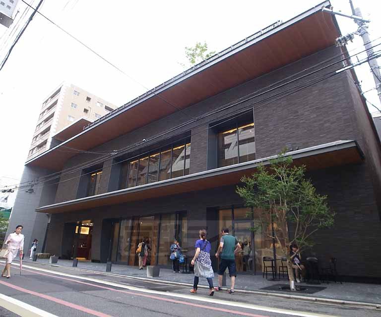 【京都市中京区綿屋町のマンションのスーパー】