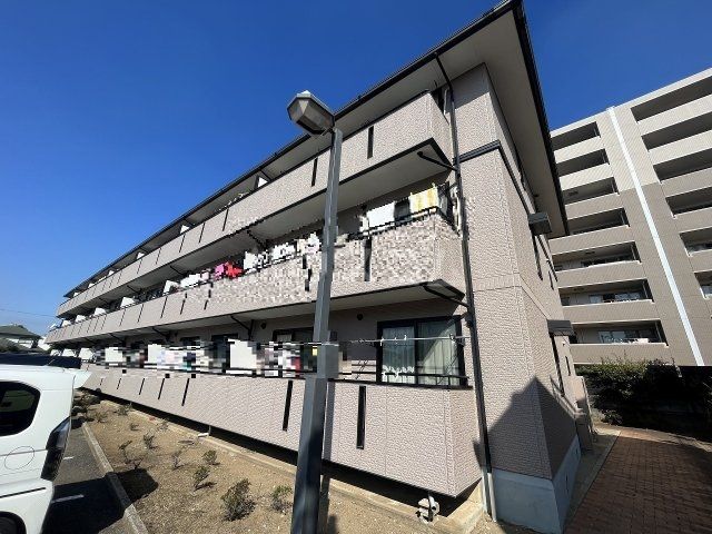 【船橋市高根台のアパートの建物外観】