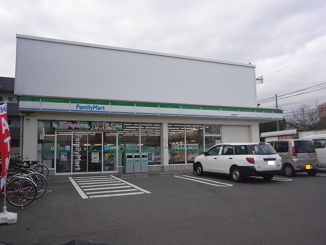 コンビニ　ファミリーマート脇田電停前店（コンビニ）まで450m