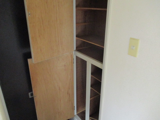 玄関　玄関シューズボックス有り。