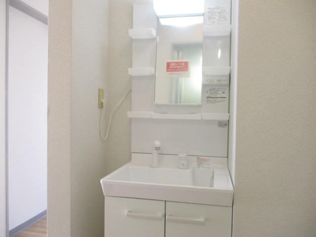 洗面設備　独立洗面化粧台付き。洗面台新規入替済み！
