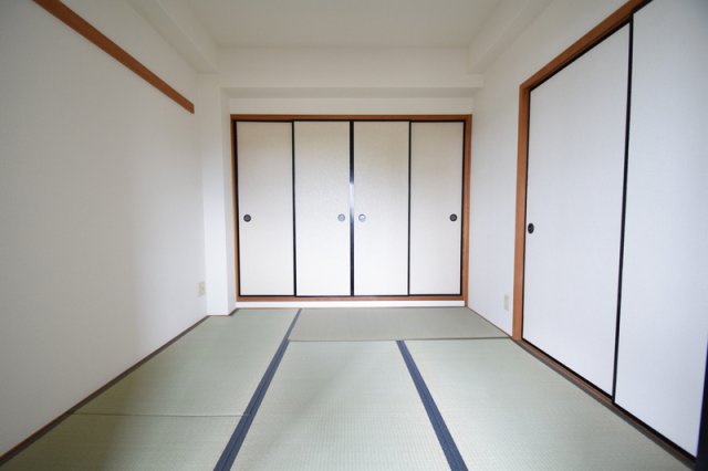 その他部屋・スペース　リビングそば４．５帖の和室。