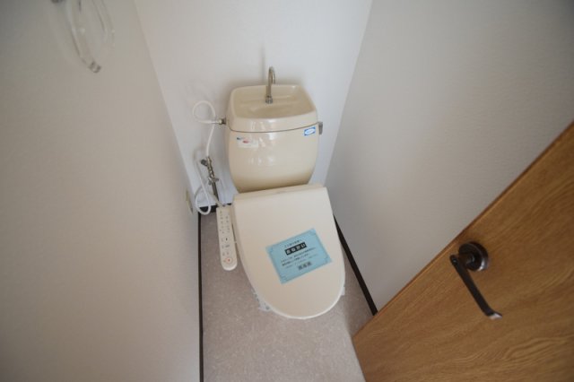 トイレ　温水洗浄便座でお尻セイケツ！