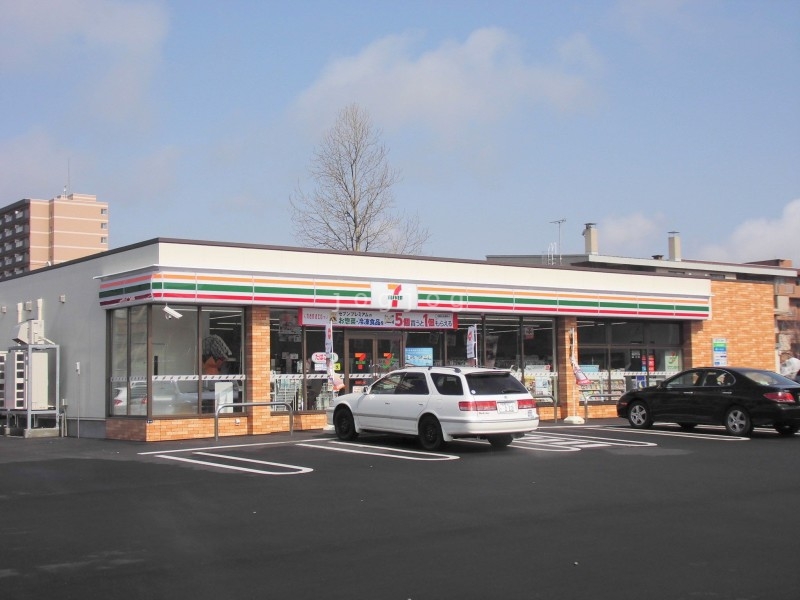 コンビニ　セブンイレブン苫小牧白鳥アリーナ前店（コンビニ）まで280m