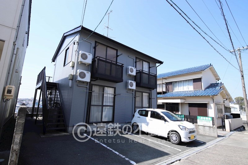 建物外観　高台にあり