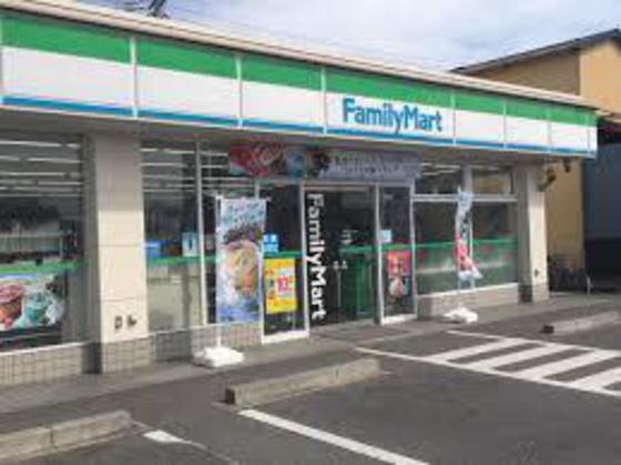 コンビニ　ファミリーマート津みなみ店（コンビニ）まで419m