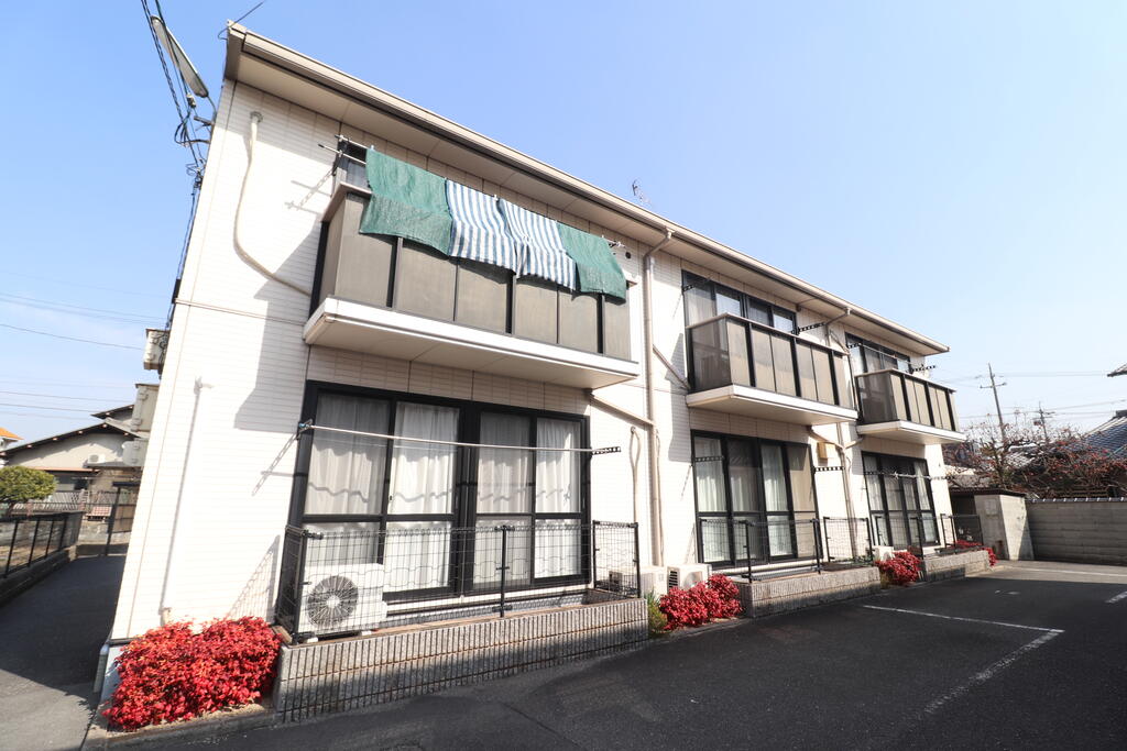 建物外観　窓リノベしました！