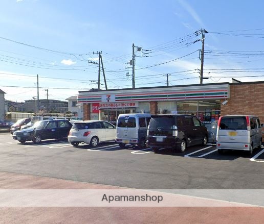 コンビニ　セブンイレブン（コンビニ）まで738m