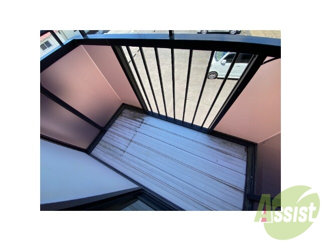 バルコニー　バルコニー付きなので洗濯物を干すのに便利ですね。