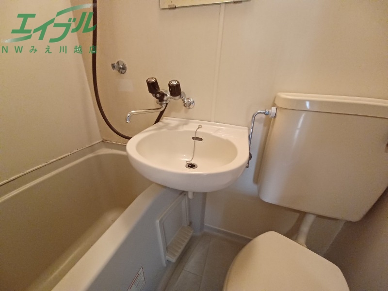 洗面設備　同型参考写真