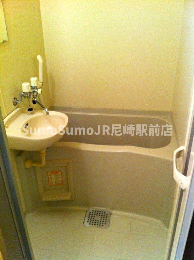 洗面設備　脱衣スペースもあります