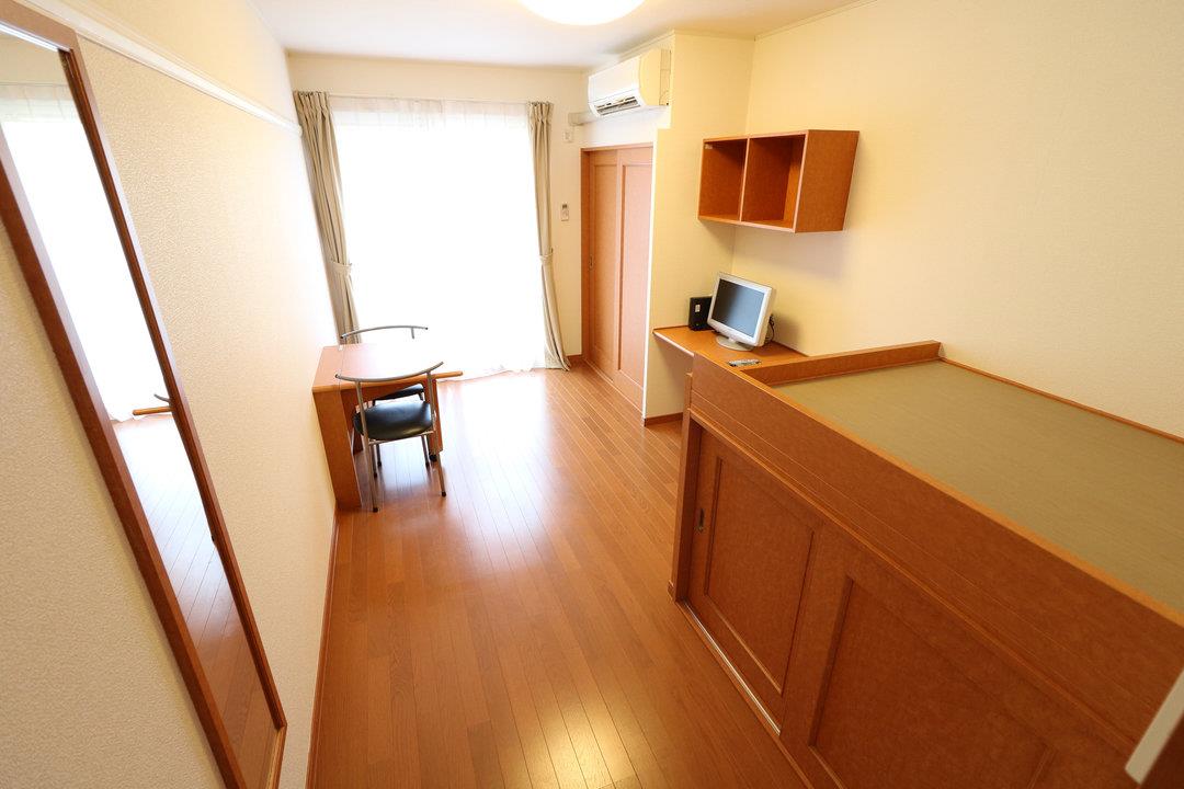 居室・リビング　１Ｆはフローリング仕様・２Ｆは絨毯仕様になります。