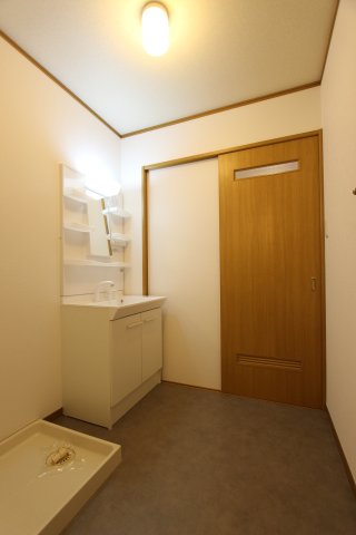 洗面設備　参考写真です。現況優先。