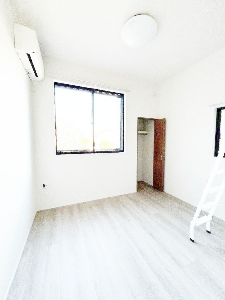 居室・リビング　ロフト付き洋室・クローゼット