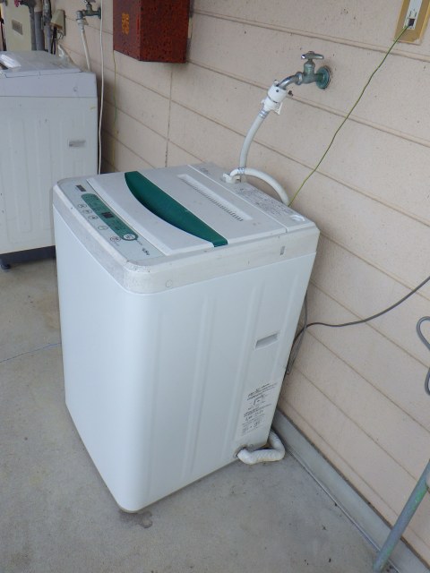 その他部屋・スペース　玄関横（外部）洗濯機