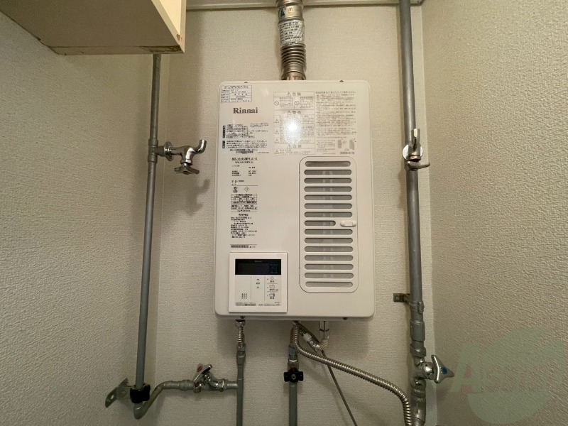 その他設備　給湯器です。操作しやすいパネルになってます。