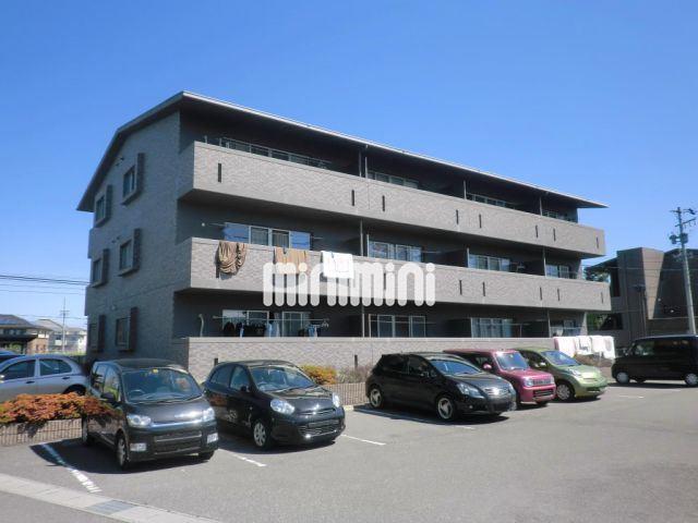 建物外観　重量感のある鉄筋コンクリートの外観。