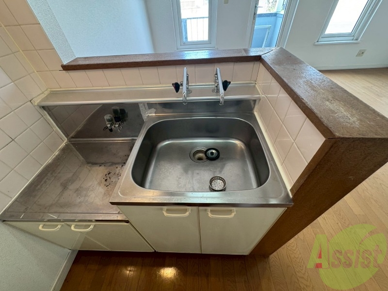 洗面設備　キッチンのシンクはピカピカで掃除意欲が湧いてきそう！