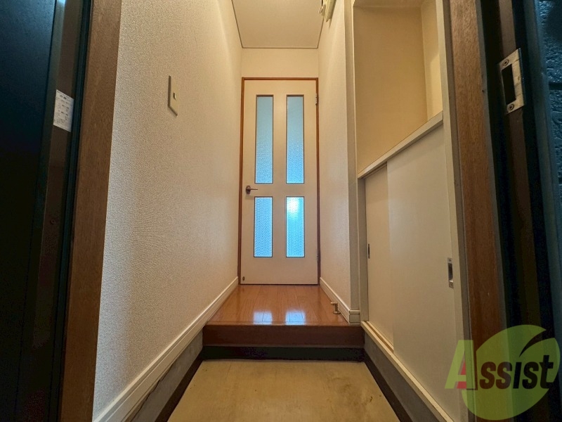 玄関　玄関の様子です。明るい印象ですね。気分もあがりそう。