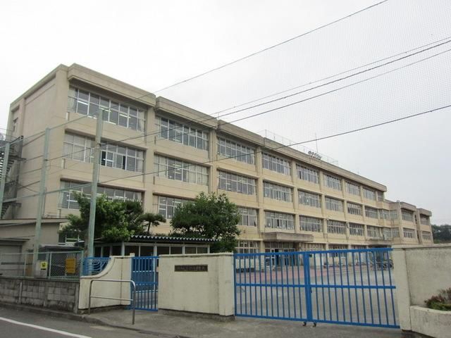 小学校　上砂川町学校（学区）（小学校）まで725m