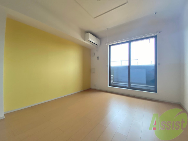 居室・リビング　１０．８帖の洋室です。広々として開放感があります。