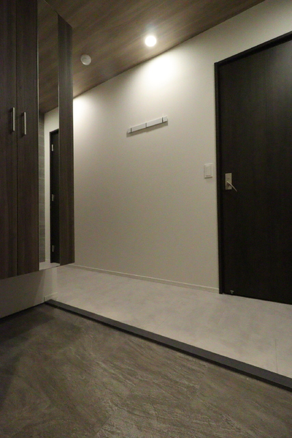 玄関　※３０６号室モデルルームの写真です